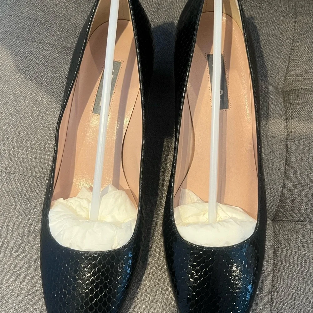New in box SJP Sarah Jessica Parker Black Women's Shoes heels beloven - Picture 4 of 12
